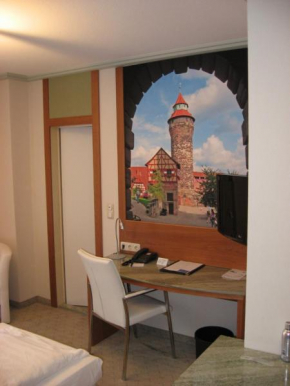 Отель Hotel Cristal  Нюрнберг
